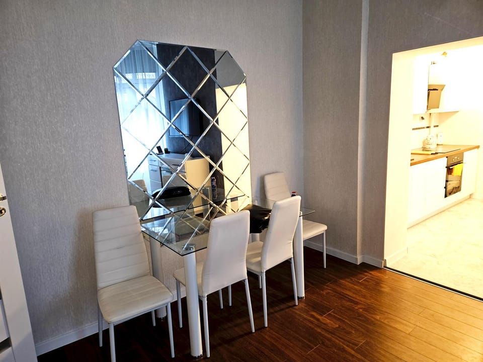Communal lounge/ TV room, TV and multimedia, Living room, Photo of the whole room, Dining area
