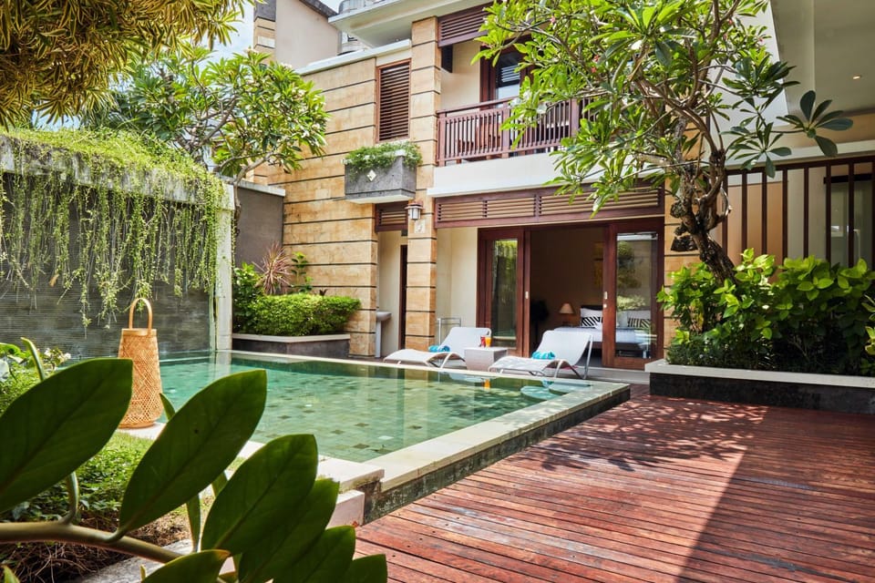 Property building, Patio, Day, Garden, Garden view, Pool view, Swimming pool, sunbed