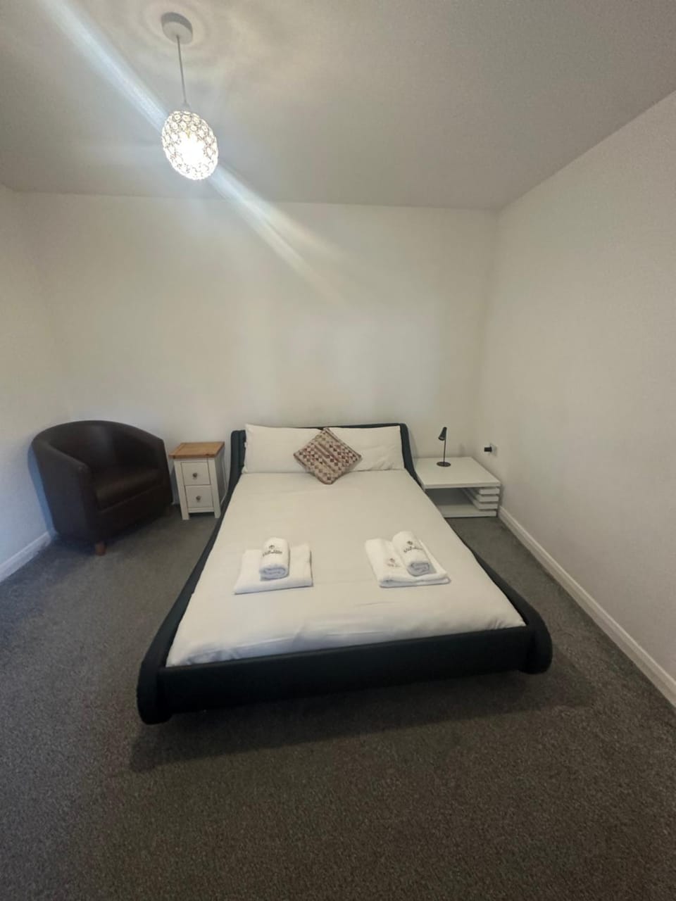 Bed, Photo of the whole room, Bedroom, towels