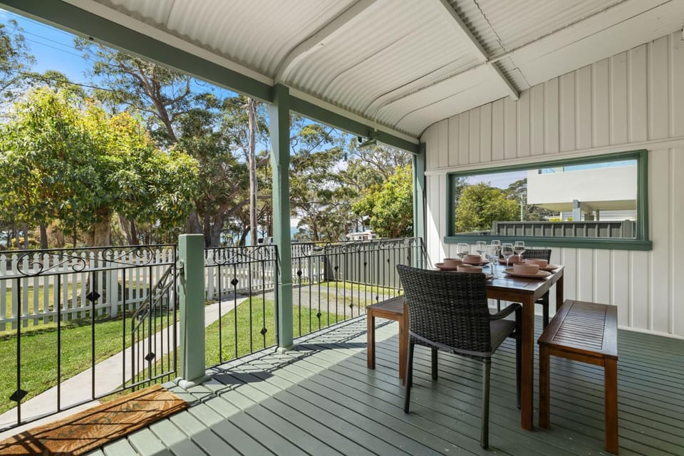 The Gunyah by Experience Jervis Bay House in Huskisson