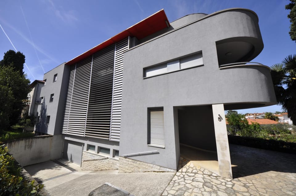 Property building, Internal: Not applicable to any particular room