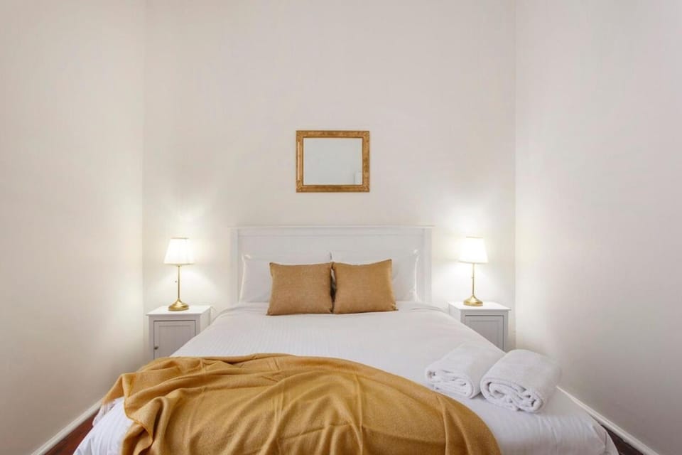 Rosa's 3 Walk to South Beach Private Courtyard Apartment in Perth