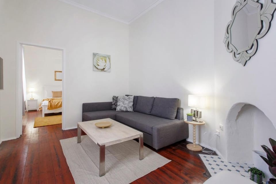 Rosa's 3 Walk to South Beach Private Courtyard Apartment in Perth