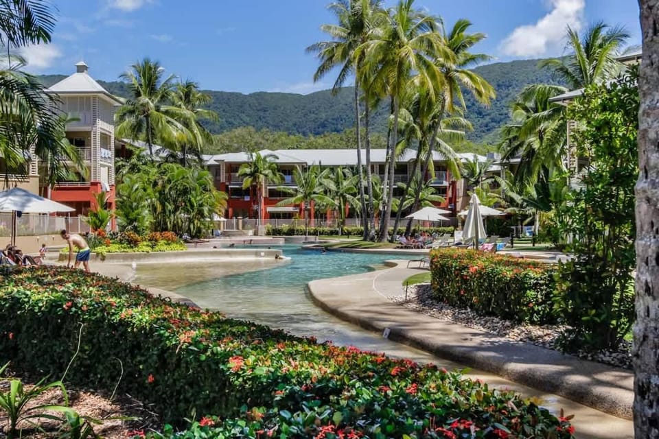Primrose at Amphora Resort—Breezy Beachfront Bliss Apartment in Palm Cove