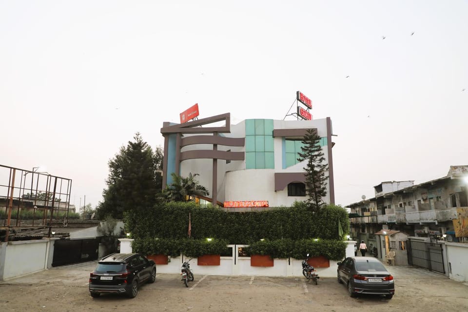 Property building, Day