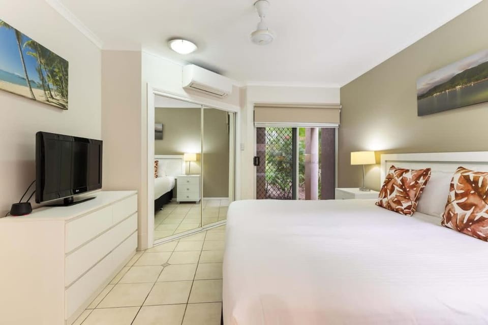 Mai at Coral Horizons: A Relaxed Beach Retreat Apartment in Palm Cove
