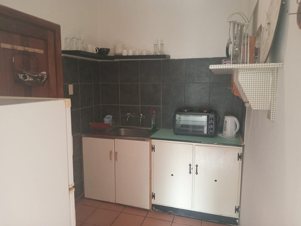 Kitchen or kitchenette, pet friendly, stove
