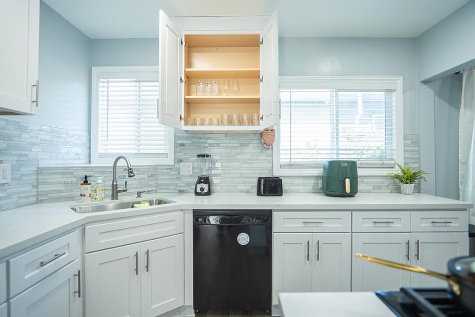 Coffee/tea facilities, Kitchen or kitchenette, dishwasher, minibar, pet friendly, stove, toaster