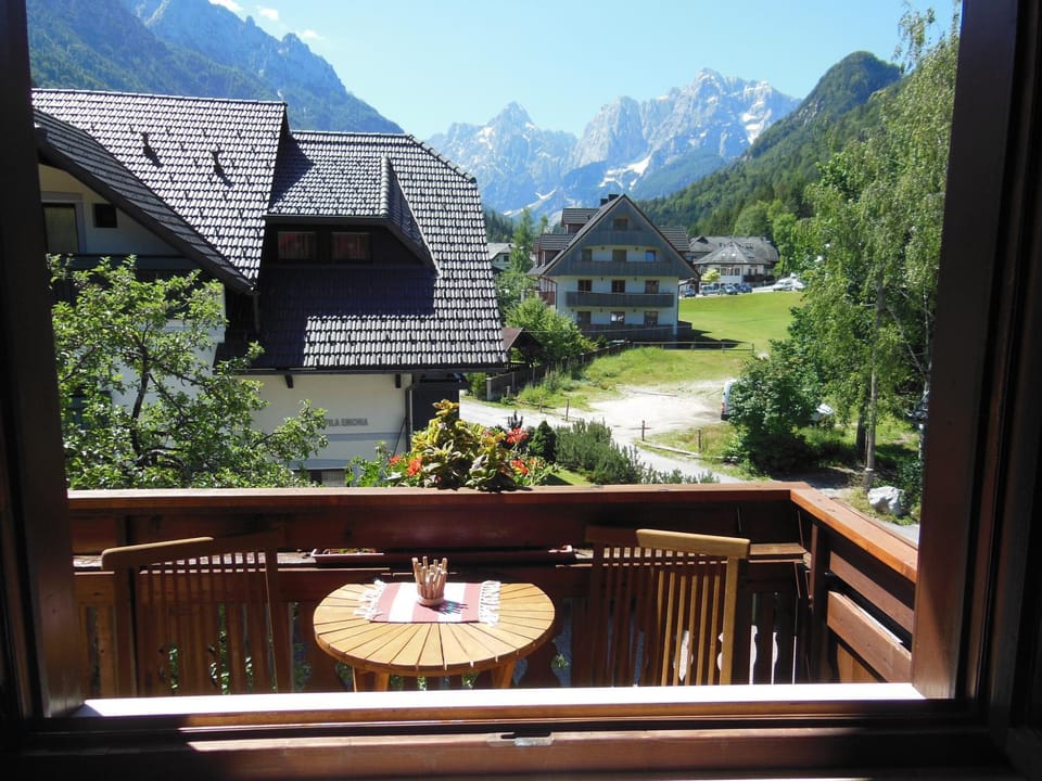 View (from property/room), Balcony/Terrace, City view, Mountain view, Quiet street view