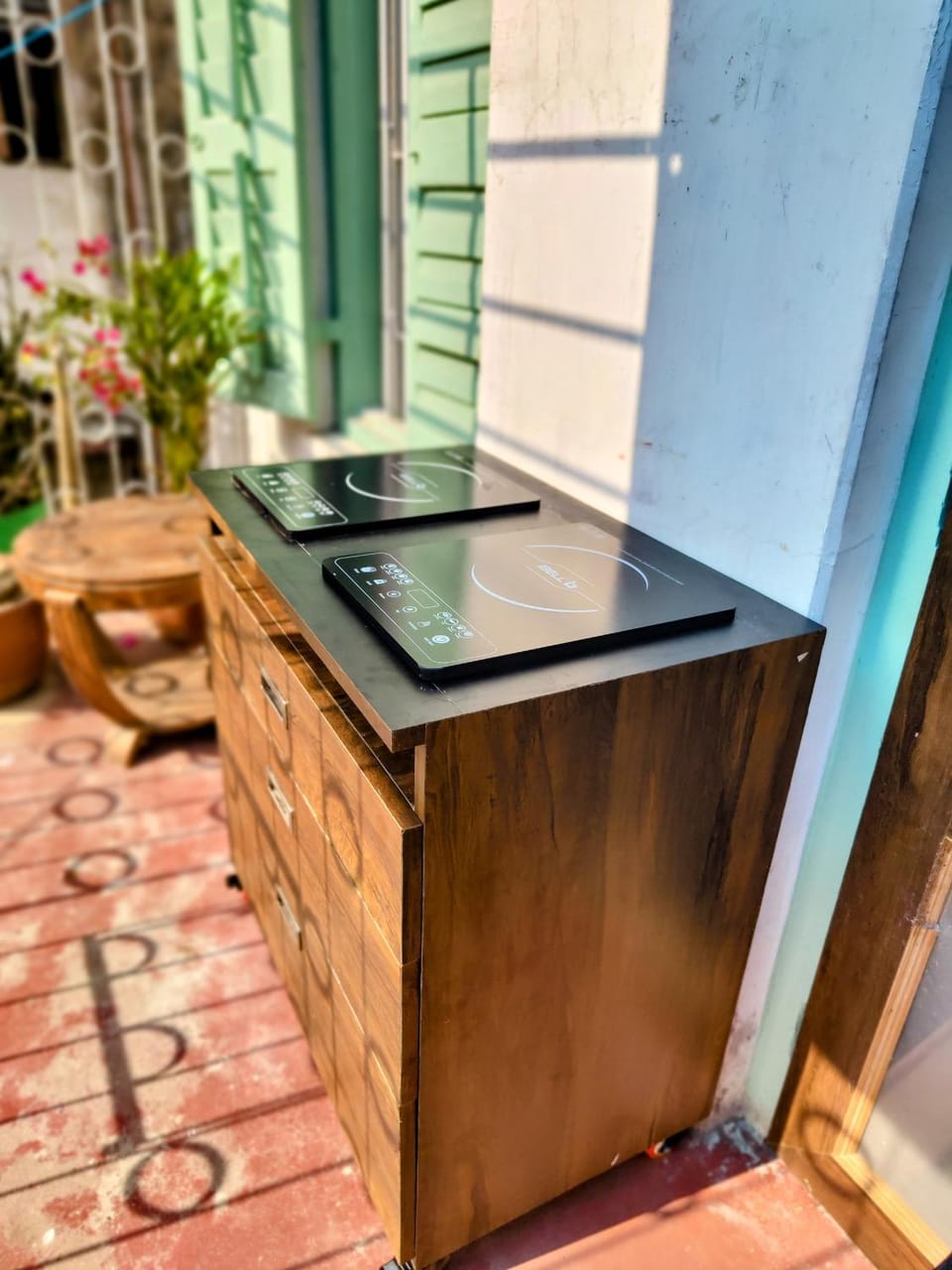 The Turquoise Letterbox - Twin at Central Apartment in Kolkata