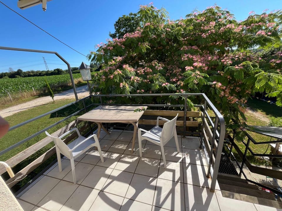 Aaah la campagne. . . Apartment in Auvergne-Rhône-Alpes