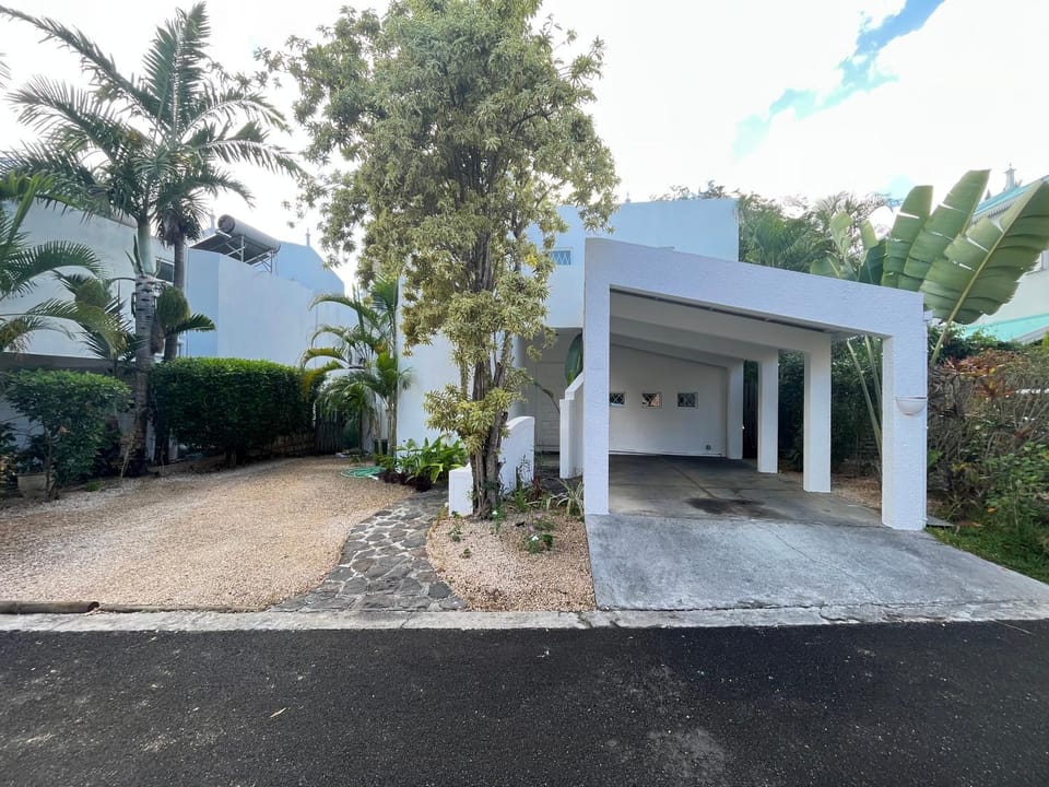 Tamarin Bay Coastal Villa House in Rivière Noire District, Mauritius