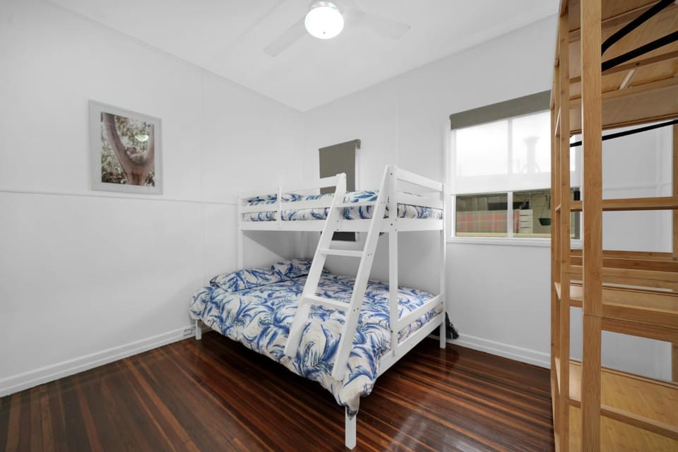 Bedroom, bunk bed