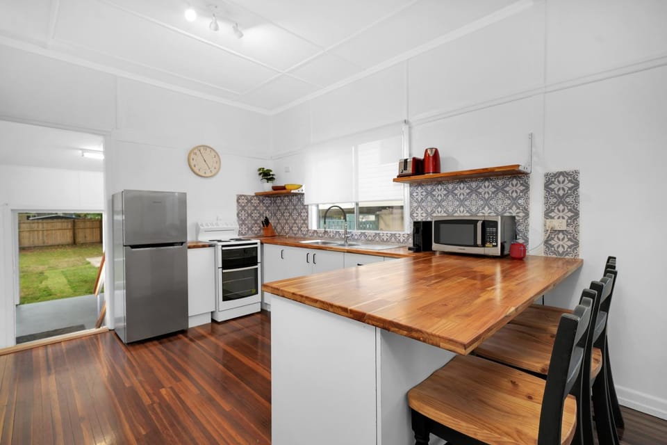 Kitchen or kitchenette, minibar, pet friendly, stove, toaster