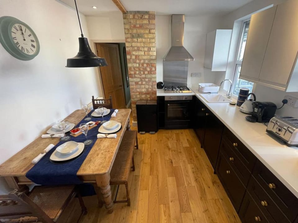 Character City Centre 3-bed Apartment on Mill Rd Apartment in Cambridge