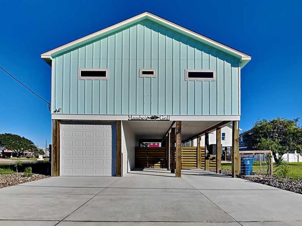 Property building, Facade/entrance, Neighbourhood, Parking