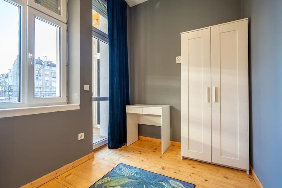 Stylish Stay - 2BDR, 2BTHR+ Free Parking Apartment in Sofia