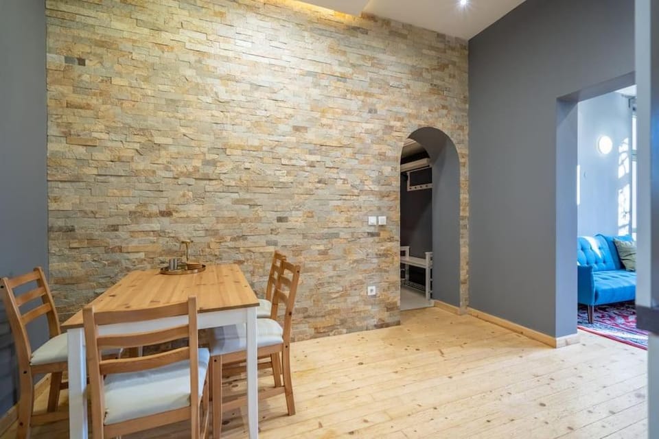 Stylish Stay - 2BDR, 2BTHR+ Free Parking Apartment in Sofia