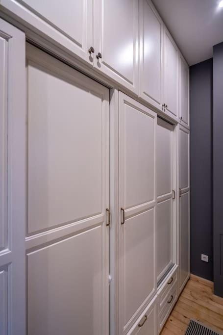 Stylish Stay - 2BDR, 2BTHR+ Free Parking Apartment in Sofia