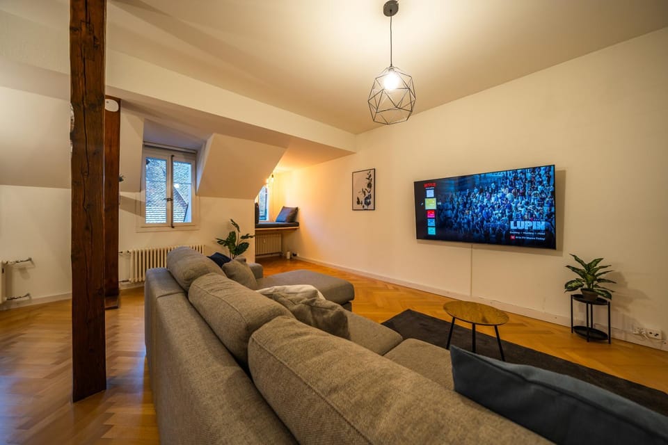 Communal lounge/ TV room, TV and multimedia, Living room