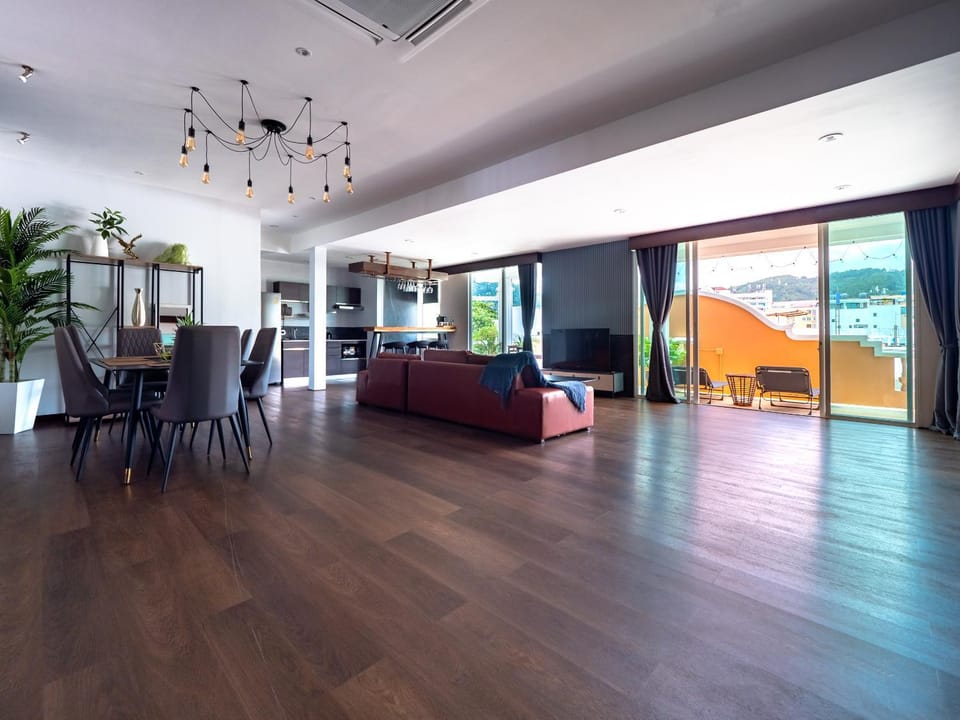 TV and multimedia, Living room, Seating area, Dining area