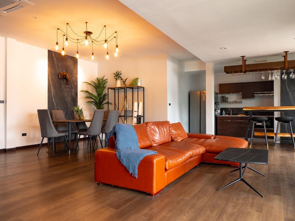 Kitchen or kitchenette, Living room, Seating area, Dining area