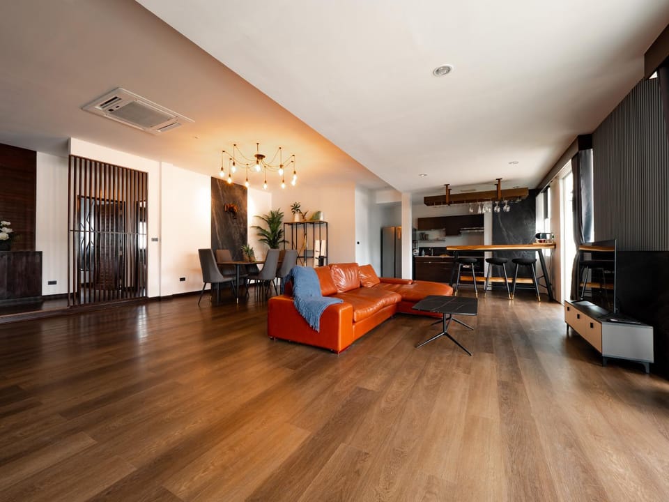 TV and multimedia, Kitchen or kitchenette, Living room, Photo of the whole room, Seating area