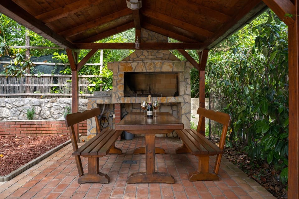 BBQ facilities, Seating area