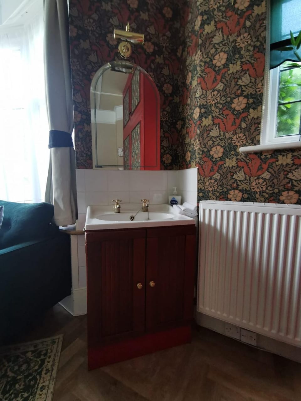 William Morris, Spacious ground floor lux double bedroom Bed and Breakfast in Bexhill