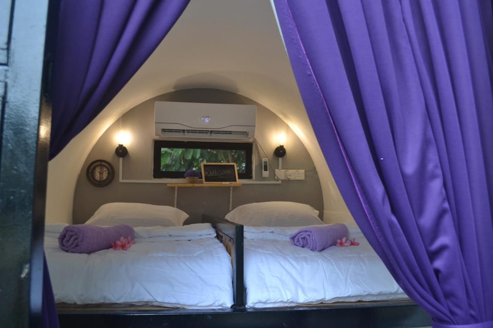 Bed, Bedroom, air conditioner