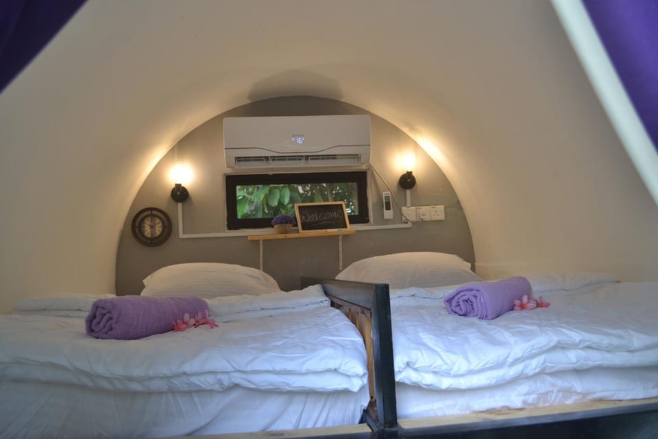 Bed, Bedroom, air conditioner
