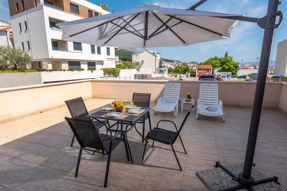 Balcony/Terrace, Seating area, Mountain view