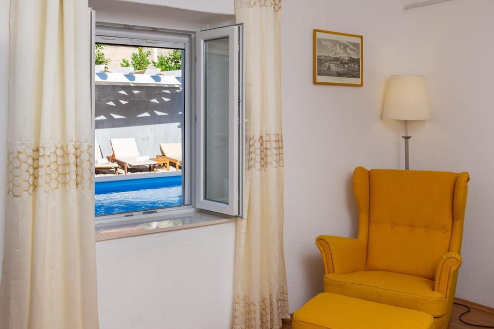 Seating area, Pool view