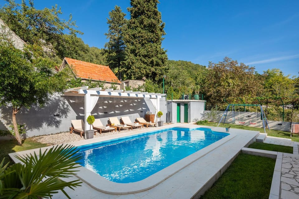 Spring, Swimming pool