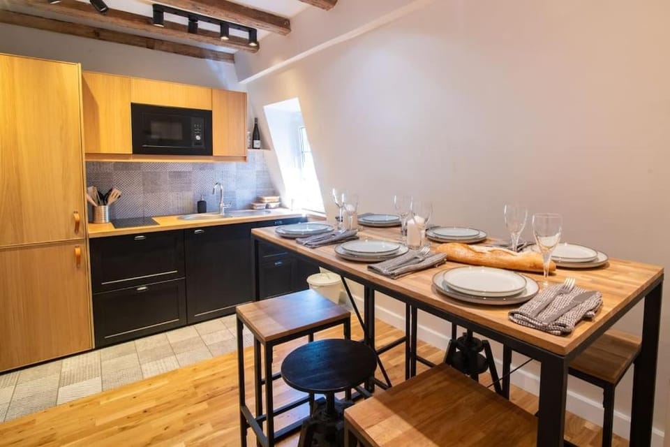 Kitchen or kitchenette