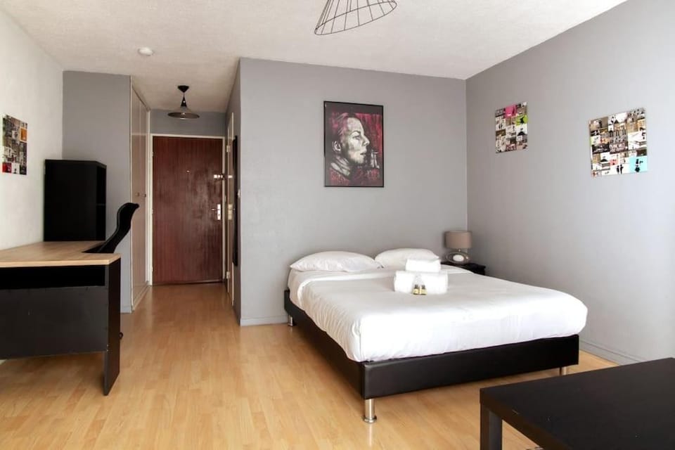 Living room, Bedroom