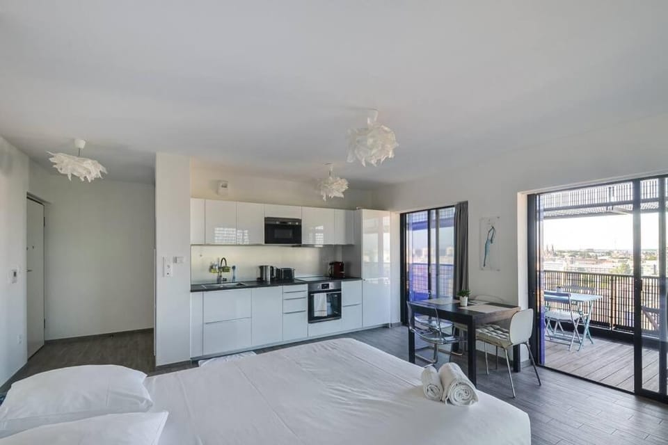 Kitchen or kitchenette, Bedroom