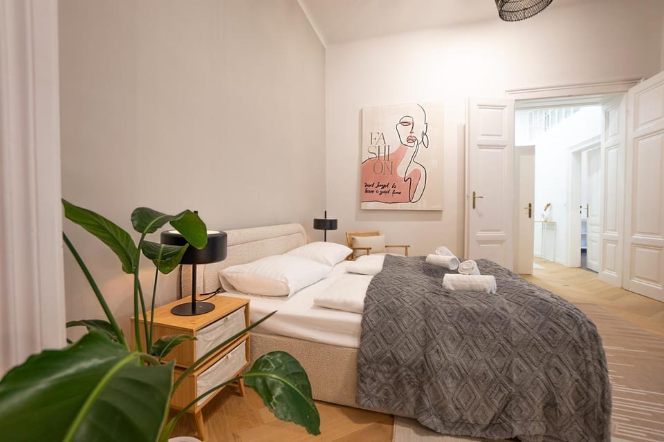 Bed, Photo of the whole room, Bedroom, towels