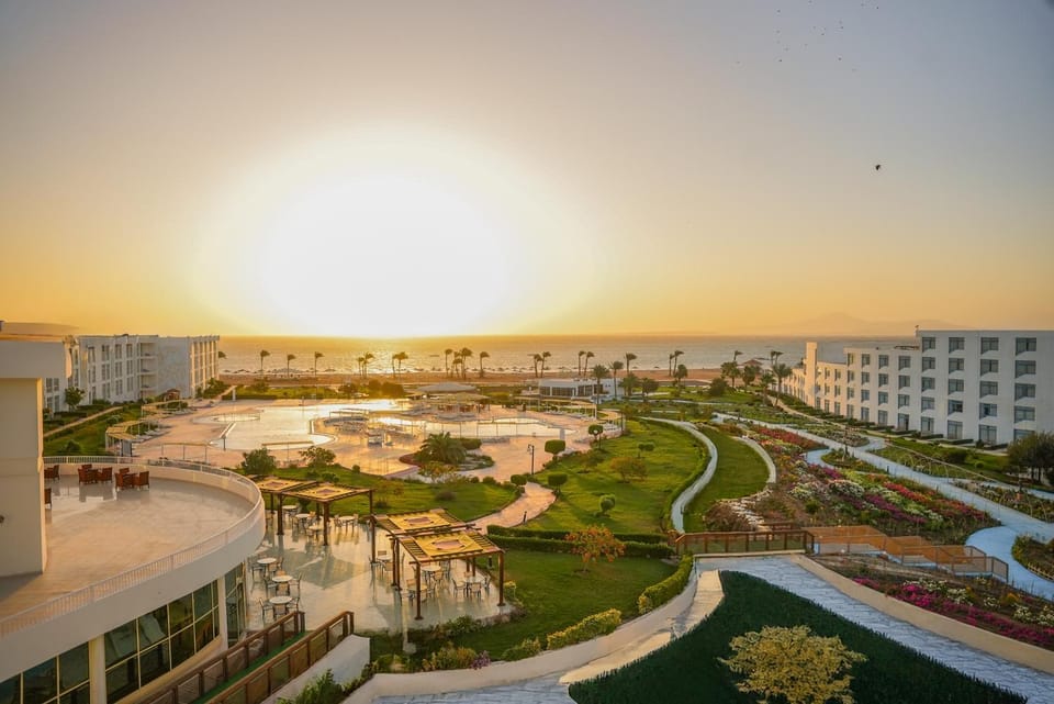 Pool view, Swimming pool, Sunrise