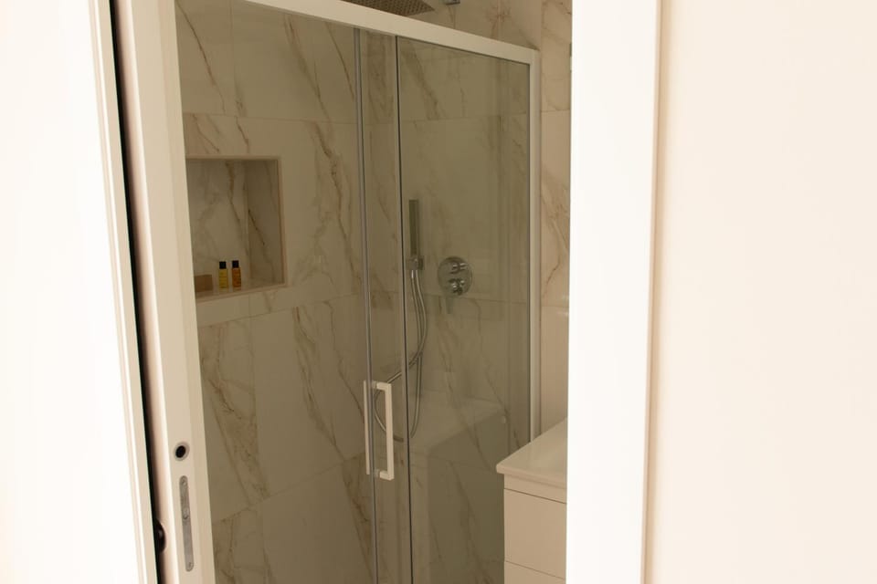 Shower, Bathroom, Internal: Not applicable to any particular room