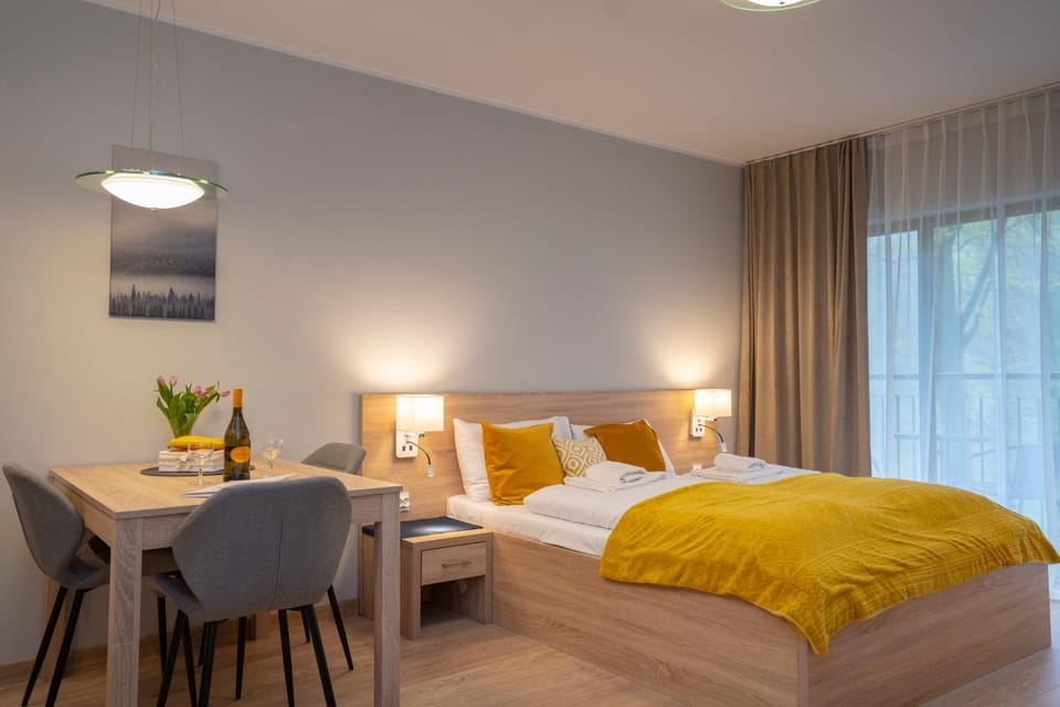 Bed, Photo of the whole room, Seating area