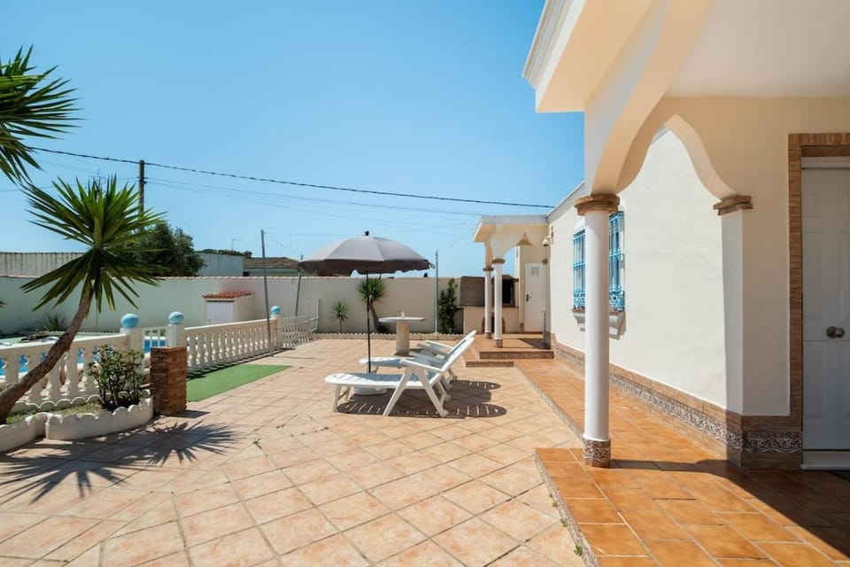 Balcony/Terrace, Swimming pool, sunbed