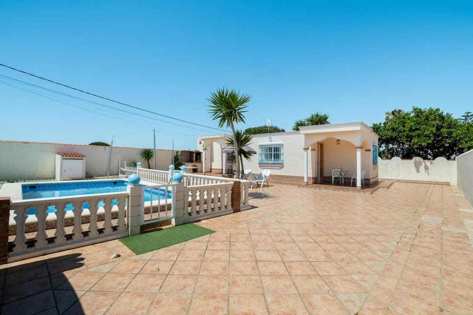 Property building, Patio, Swimming pool, pet friendly, sunbed