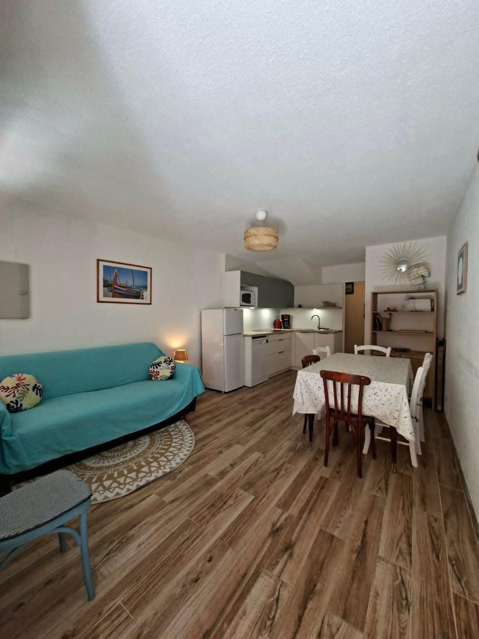 Coffee/tea facilities, Kitchen or kitchenette, dishwasher, microwave, stove