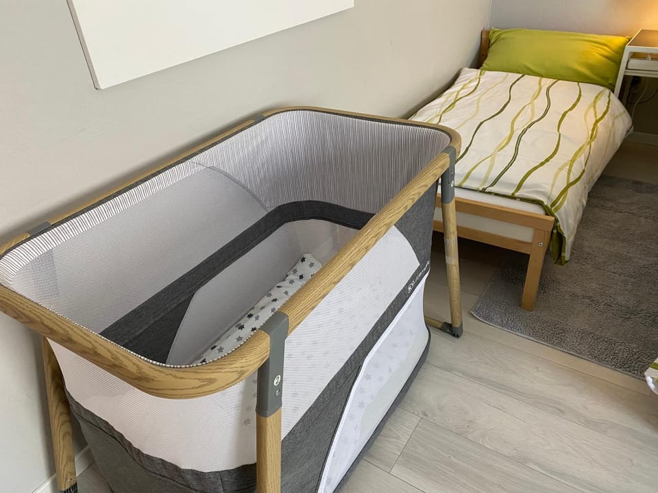 Bedroom, cot