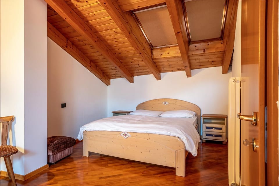 Property building, Living room, Bedroom