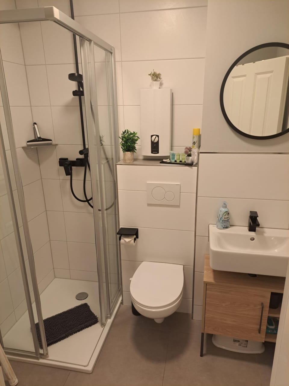 Shower, Toilet, Bathroom