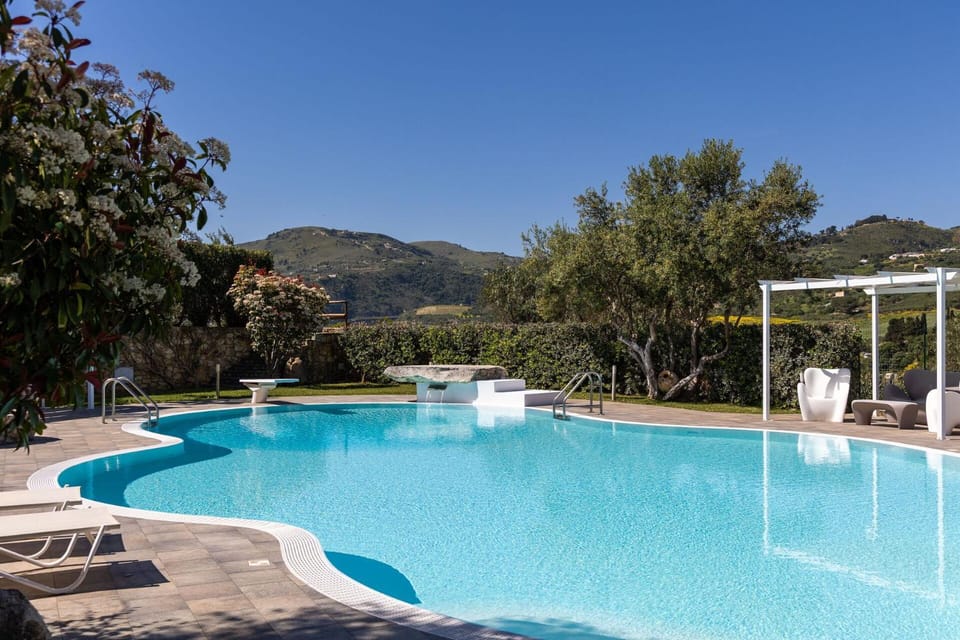 Mountain view, Pool view, Swimming pool, sunbed