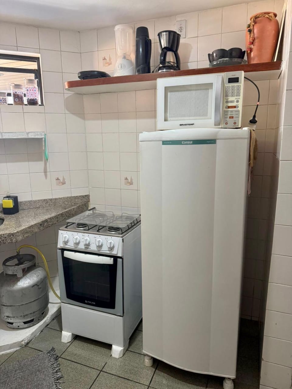 Kitchen or kitchenette, oven, stove, washing machine