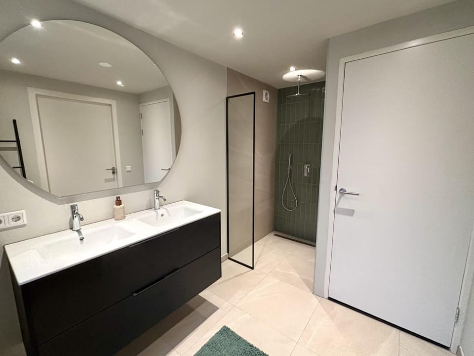 Luxe recreatiebungalows midden in bosrijke omgeving Waalre Noord-Brabant House in North Brabant (province)